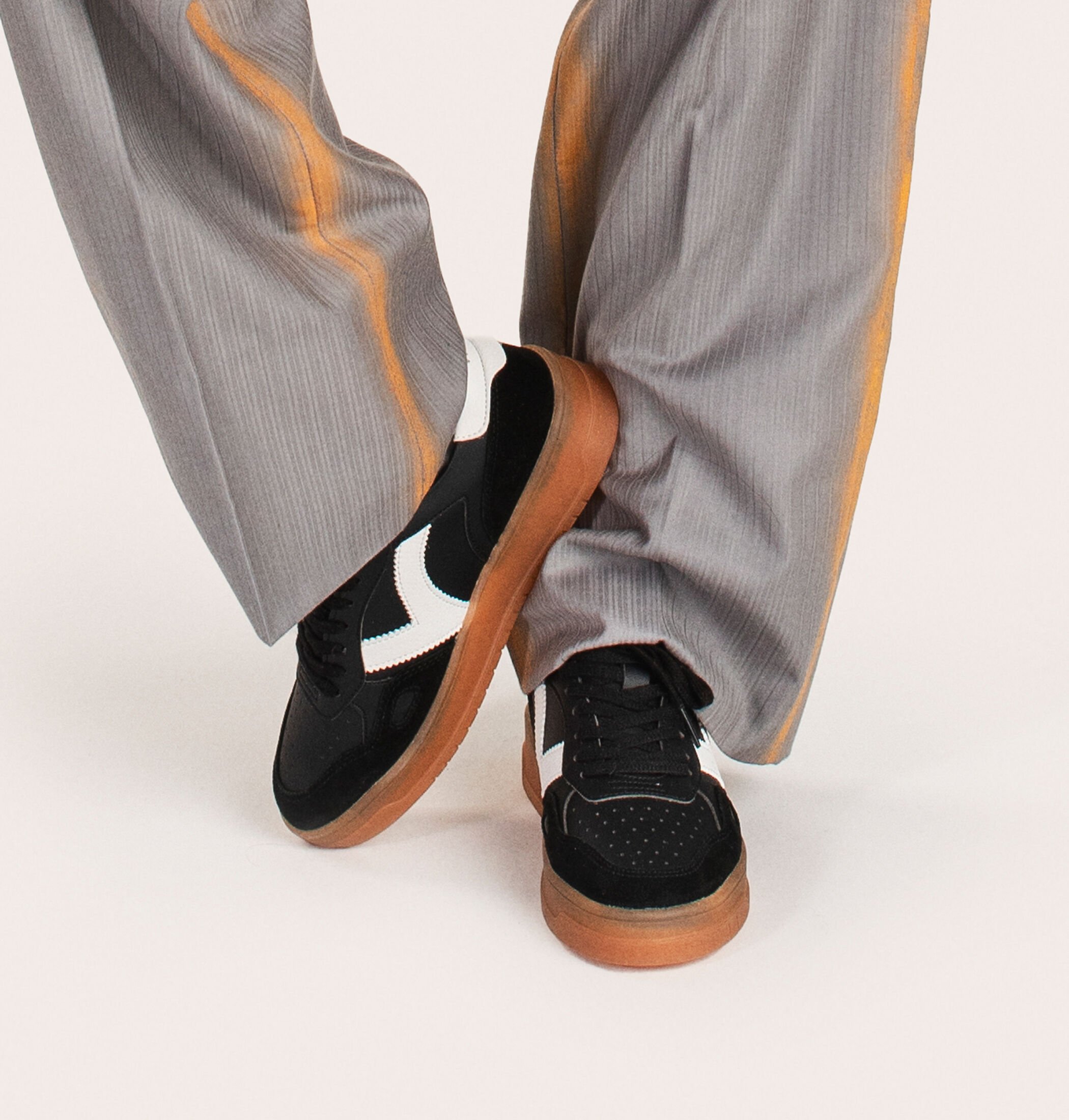 SEUL LEATHER EFFECT & CONTRAST | Victoria Shoes