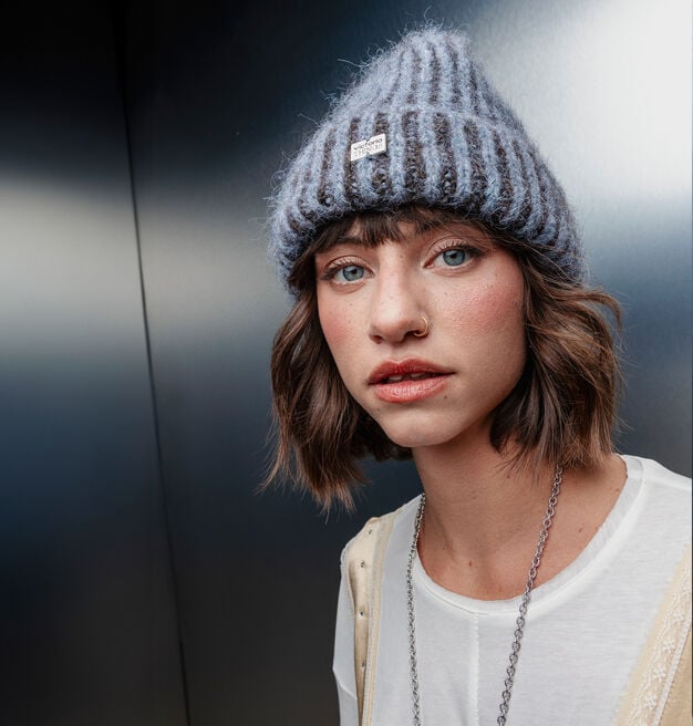 KNITTED BEANIE