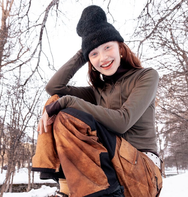 LUREX KNITTED HAT HEART