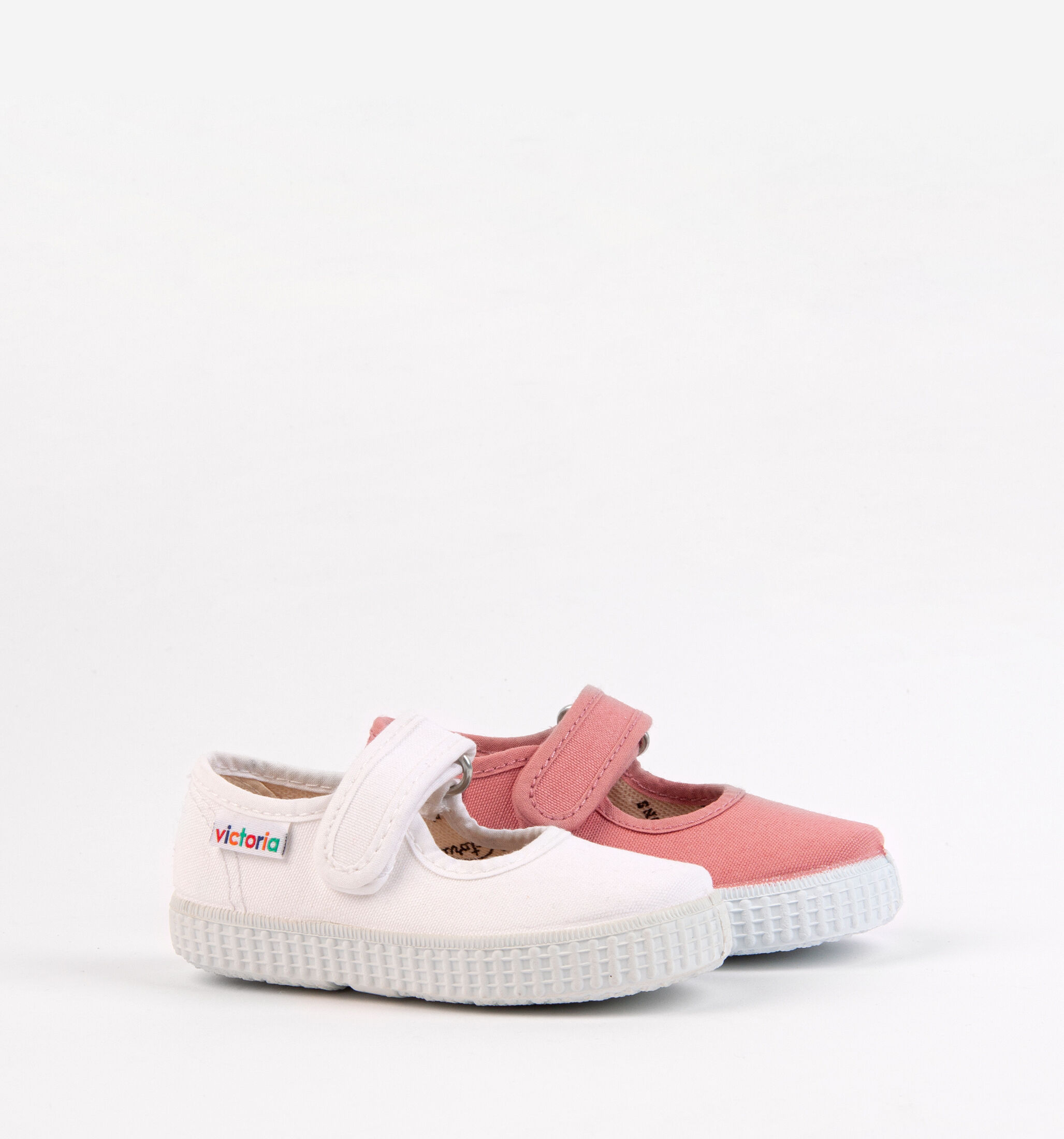 pull on canvas shoes