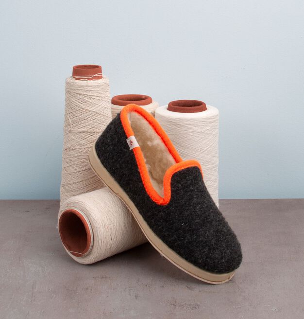 WAMBA NEON SLIPPERS