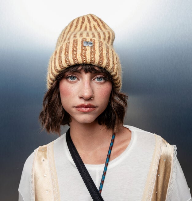 KNITTED BEANIE