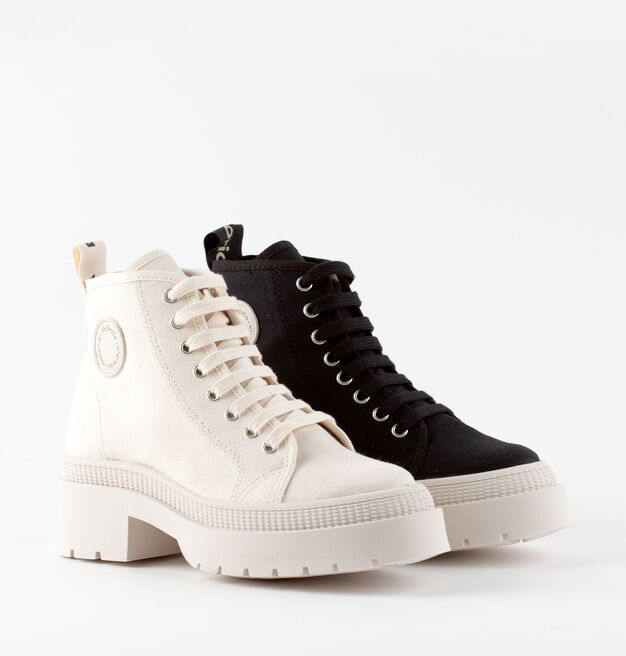 Canvas outlet platform boots